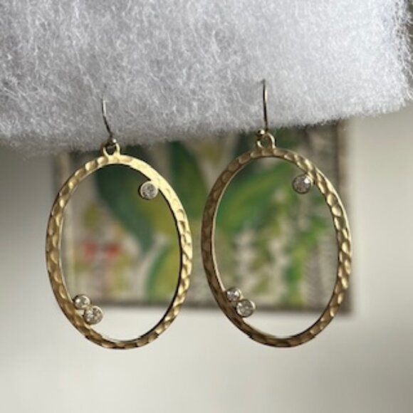 🧡3/15 Gold Color Oval Textured Hoop Hook Earrings with Sparkling Stones - Picture 1 of 6